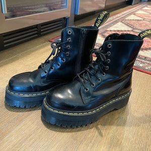 Doc Marten Jadon Boots